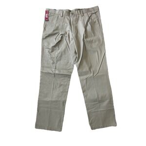 Dockers Classic Fit NWT Khaki Pants Mens 40x32 Pleated Front, Wrinkle Resistant
